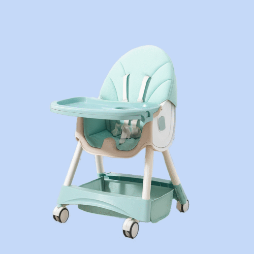 Silla mecedora con babero, vaso entrenador y plato de comida