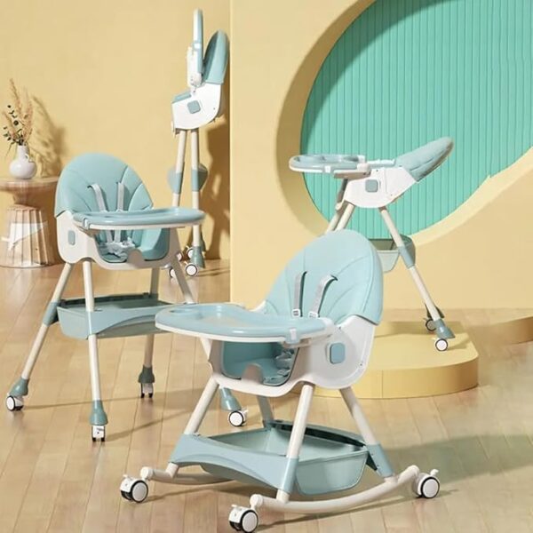 Silla mecedora con babero, vaso entrenador y plato de comida